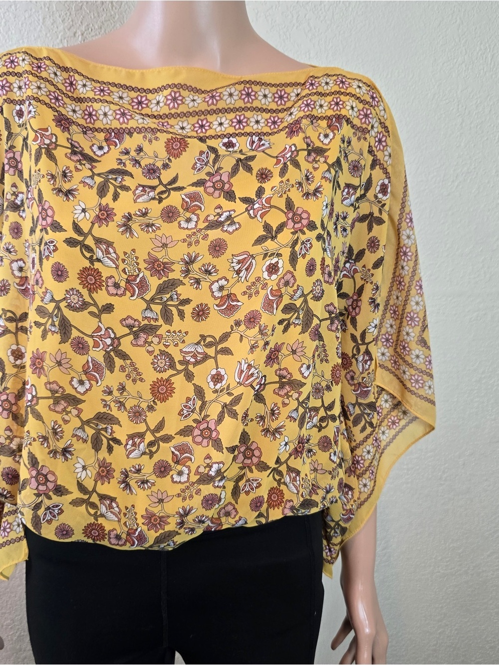 Max Studio Blouse Ruffle Sleeve Yellow Size Large - Picture 3 of 11